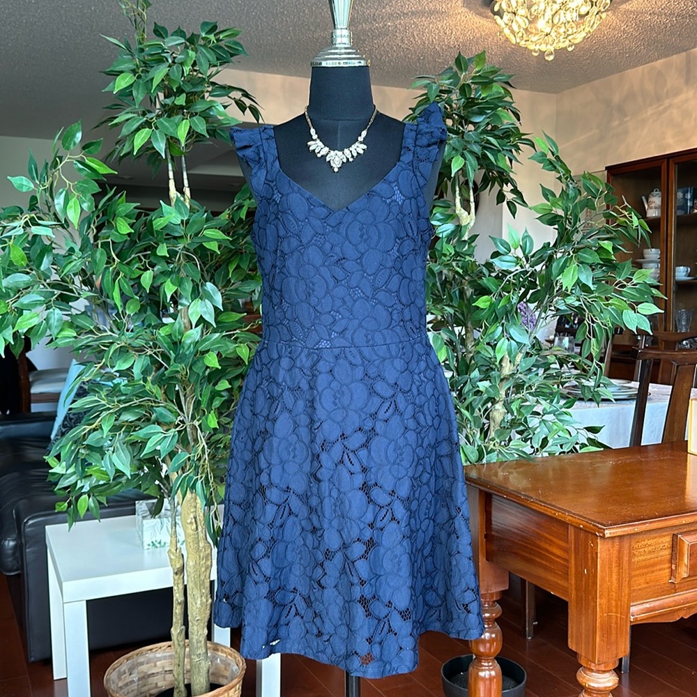 💖 Monteau Navy Lace Dress Size Large (fits like a Medium)